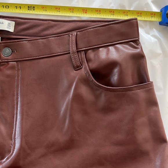 Abercrombie & Fitch Curve Love Vegan Leather 90s Straight Pants - Picture 7 of 10